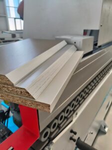 The industrial Haochuan 4500 edge bander provides heavy-duty panel processing and high-precision trimming for large-scale furniture production.